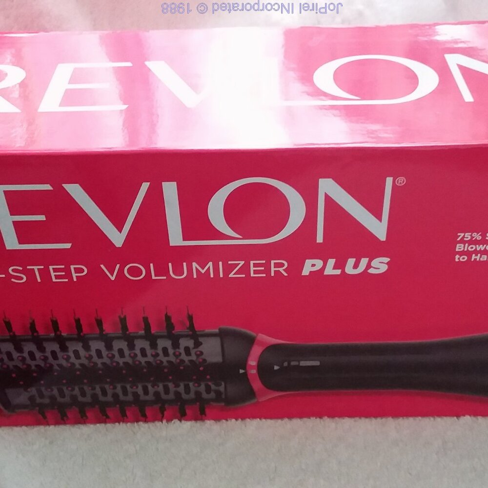 REVLON One-Step Volumizer Plus Salon Styling Tool